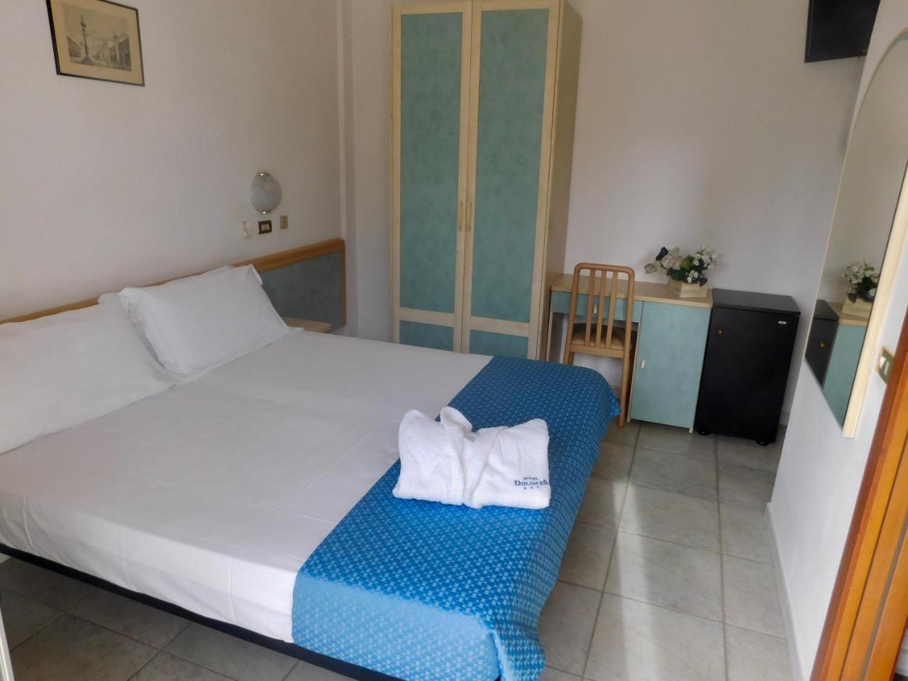Hotel Dolores Римини Экстерьер фото