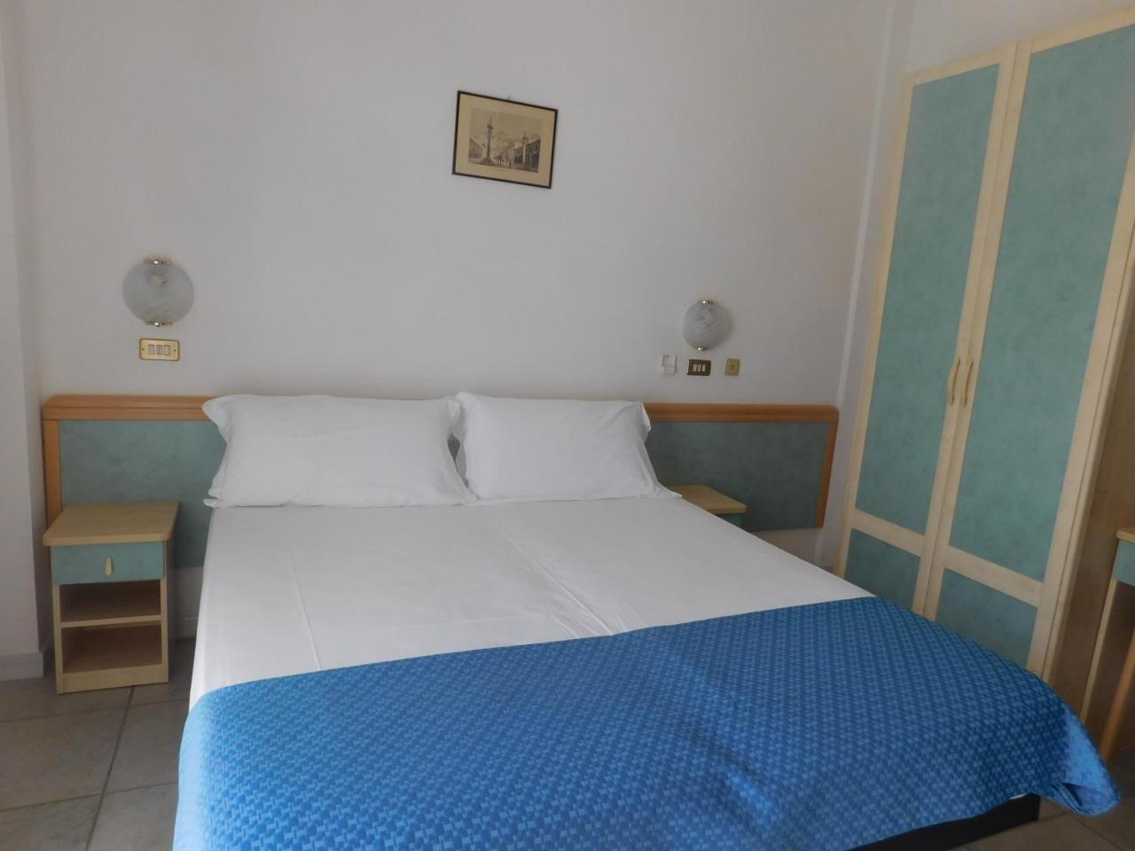 Hotel Dolores Римини Экстерьер фото
